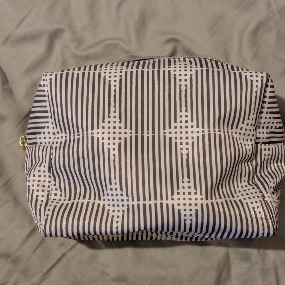 Grey and White toiletry bag